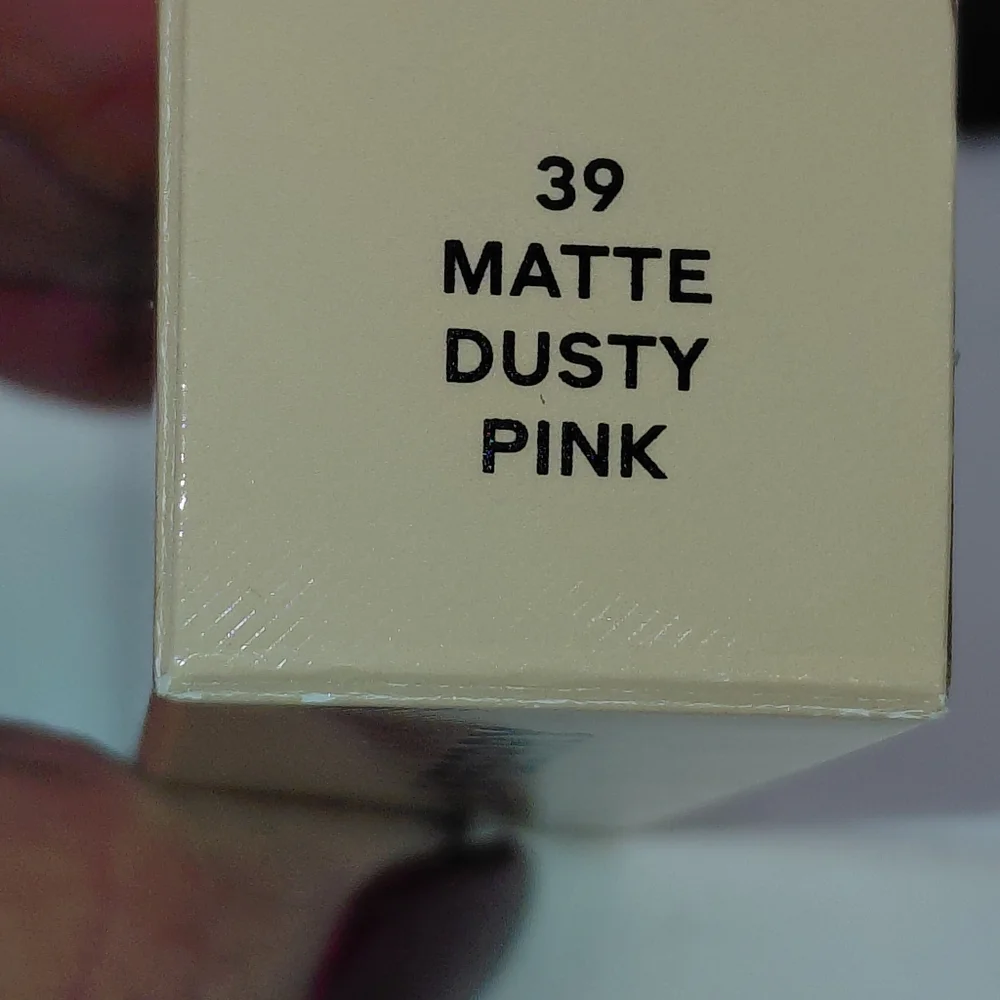 Burberry Kisses Matte Lipstick in #39 Dusty Rose, NIB